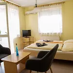 Flora Apartment Heviz