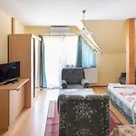 Flora Apartment *