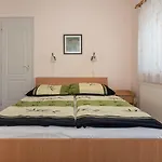 Flora Apartment