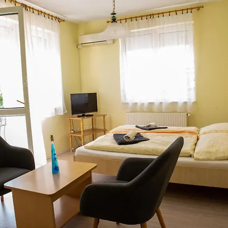 Flora Apartment Heviz