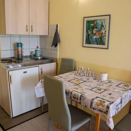 Flora Apartment