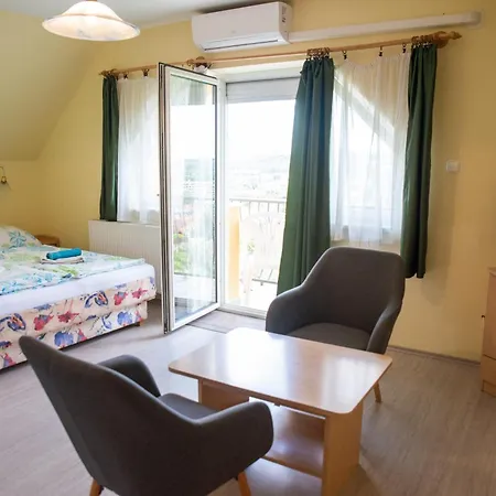 Flora Apartment Heviz