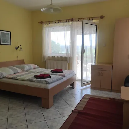 Flora Apartment