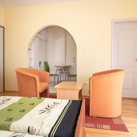 Flora Apartment