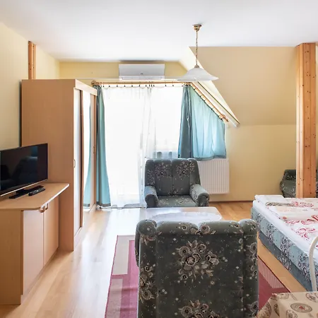Flora Apartment *