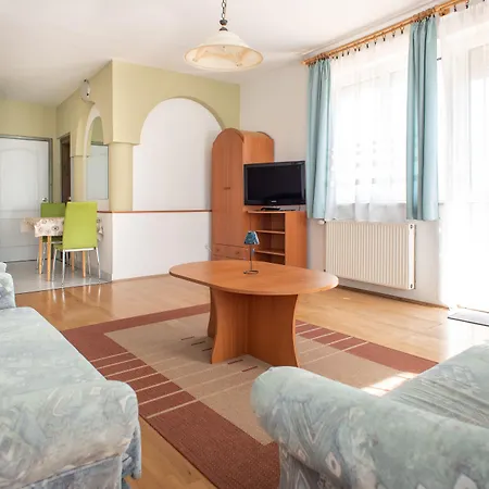 Flora Apartment Heviz