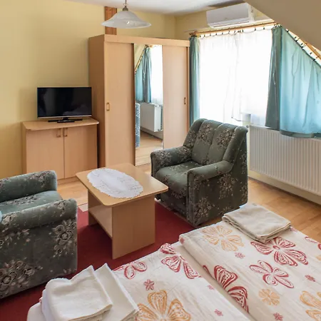 Flora Apartment
