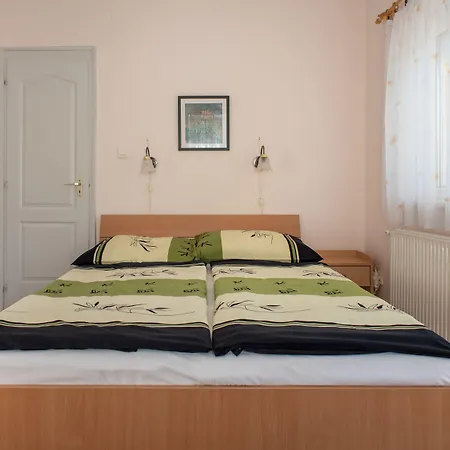 Flora Apartment