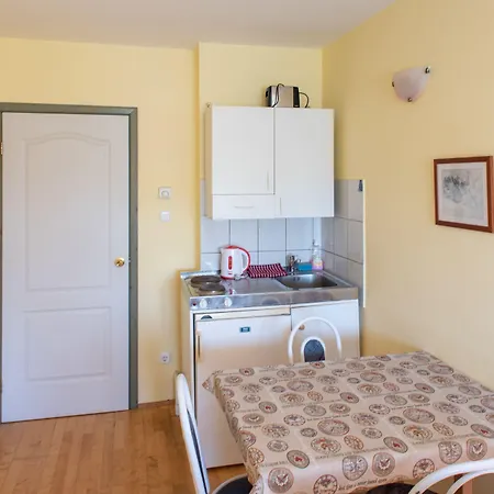 Flora Apartment *