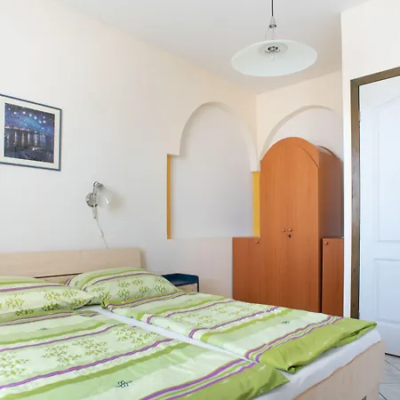 Flora * ヘーヴィーズ