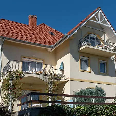 Flora アパート *