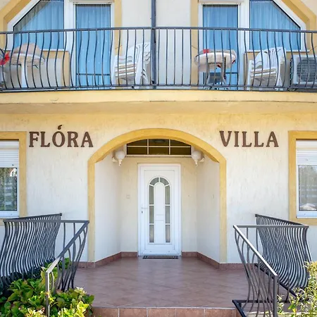 Flora Apartment
