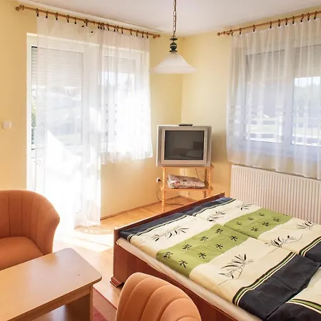 Flora Apartment